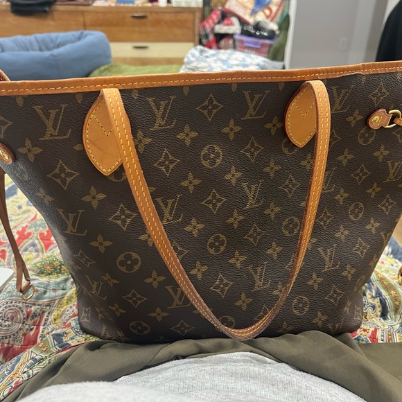 Louis Vuitton Brown Monogram Neverfull MM with Magenta interior. Includes pouch. - Picture 13 of 15